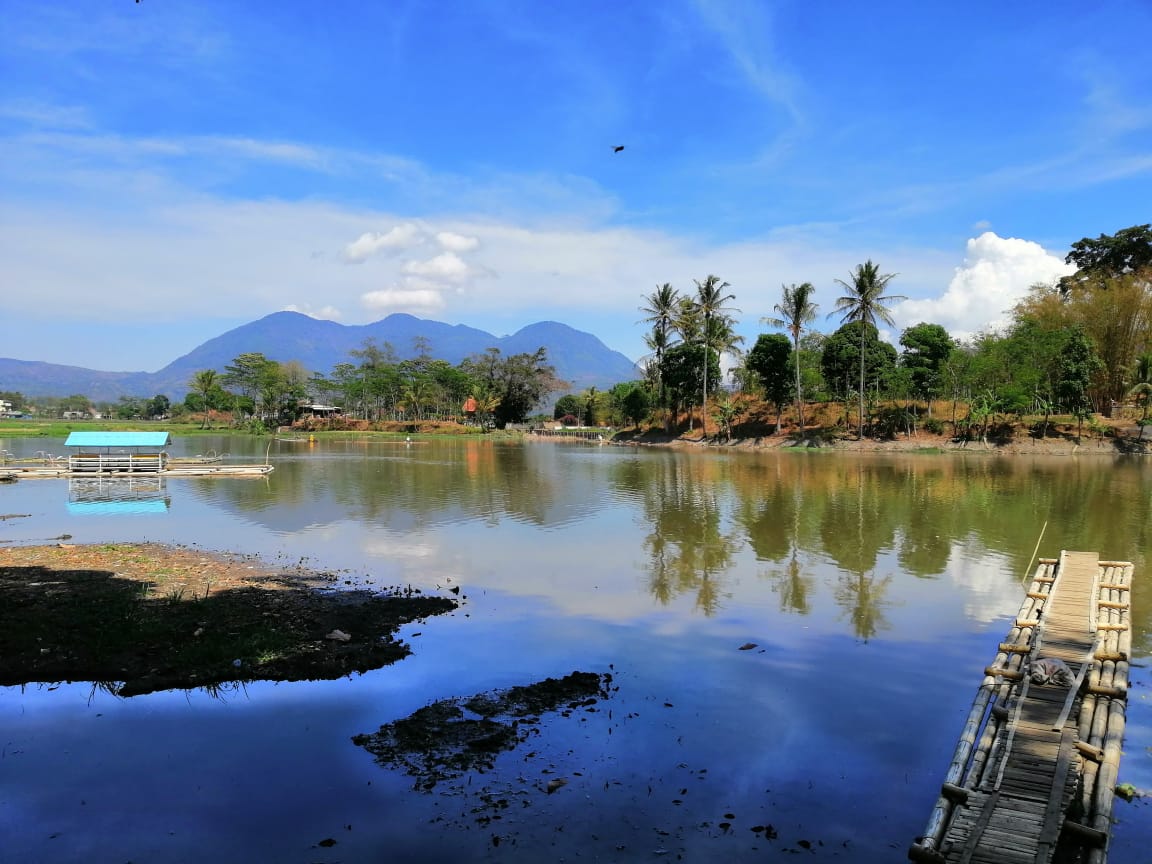 Pemandangan Kampung Adat Pulo